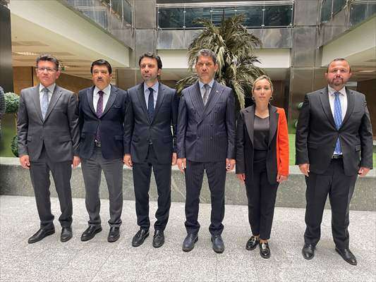 AK Parti Antalya milletvekilleri mazbatalarını aldı