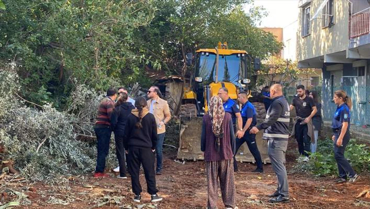 Aksu'da İmar Yolu Üzerine Yapılan Kaçak Yapı Yıkıldı