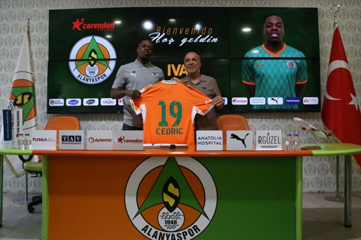 Alanyaspor, Ivan Cedric&rsquo;i Renklerine Bağladı