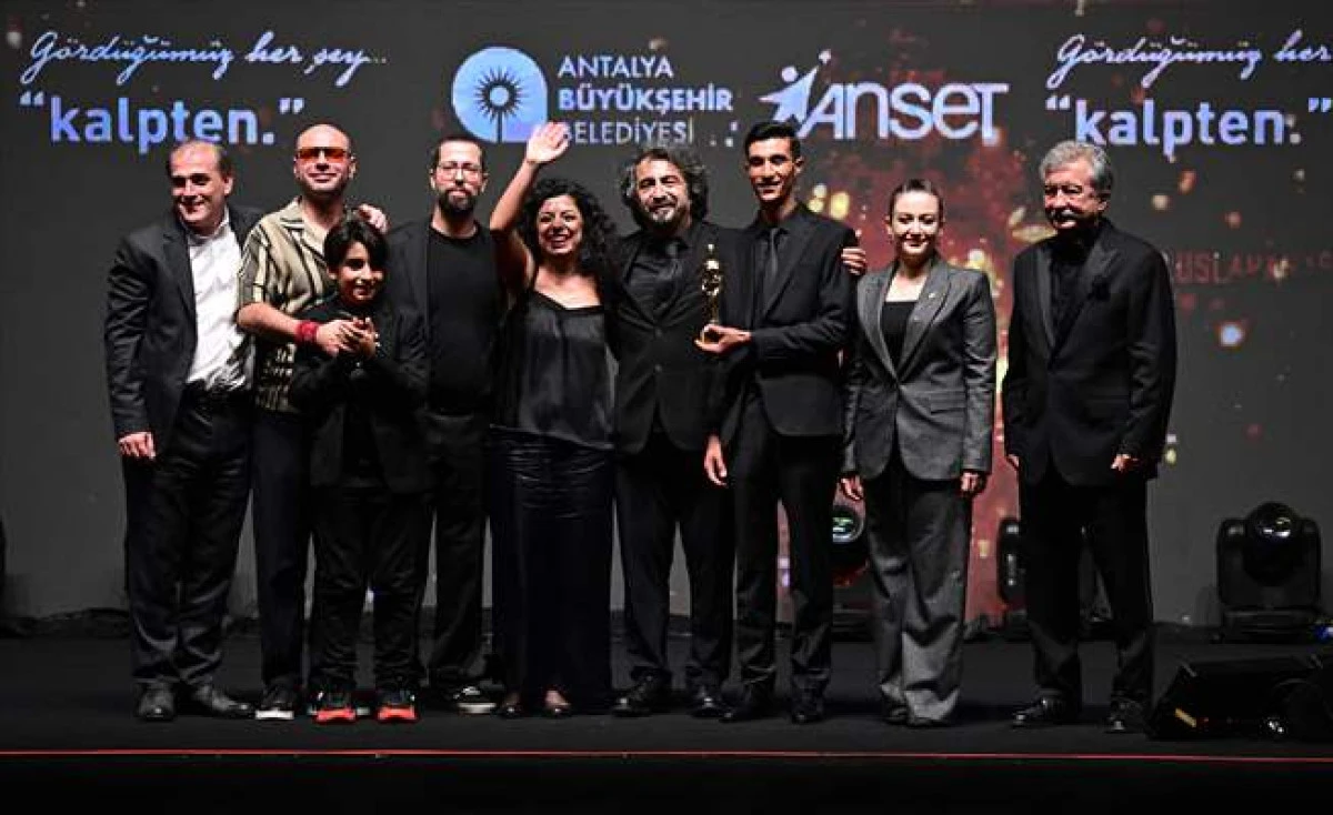 Altın Portakal'ın Mutlak Galibi: ‘Tavşan İmparatorluğu’