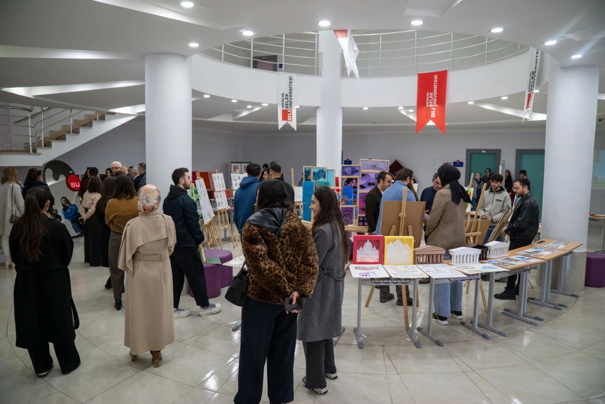 Antalya Belek &Uuml;niversitesi&rsquo;nde Tasarım R&uuml;zgarı: D&ouml;nem Sonu Sergisi A&ccedil;ıldı