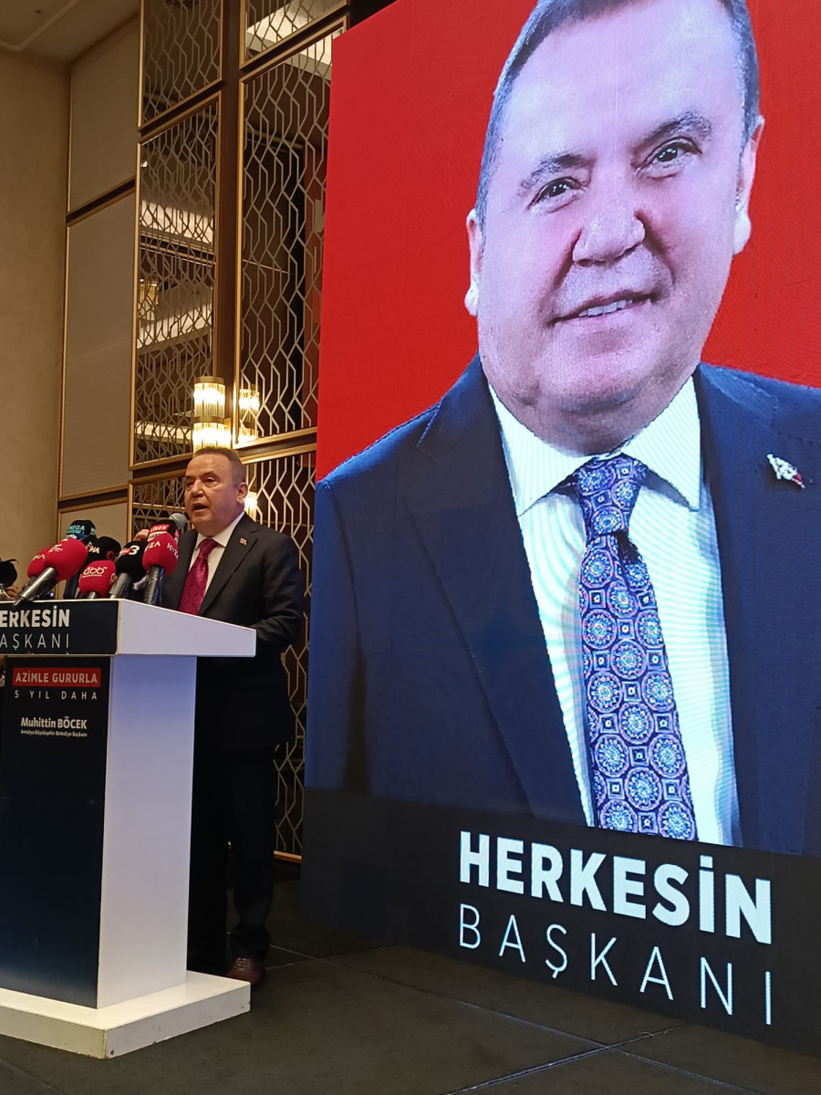 Antalya Büyükşehir Belediye Başkanı ve CHP'nin adayı Böcek, projelerini anlattı