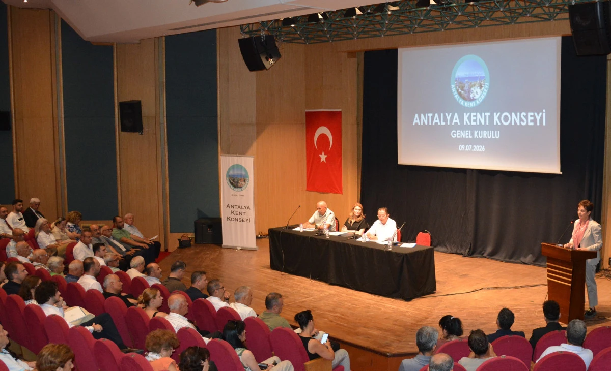 Antalya Kent Konseyi&rsquo;nde G&uuml;ven Tazeleyen İsim: Semanur Kurt