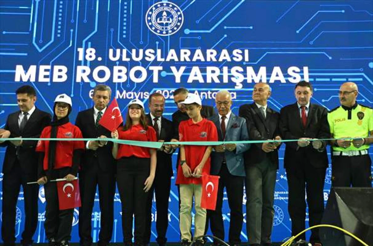 Antalya'da "18'inci Uluslararası MEB Robot Yarışması" d&uuml;zenlendi
