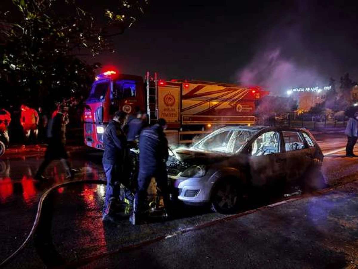 Antalya'da 2 Aracı Ateşe Veren Ş&uuml;pheli Yakalandı