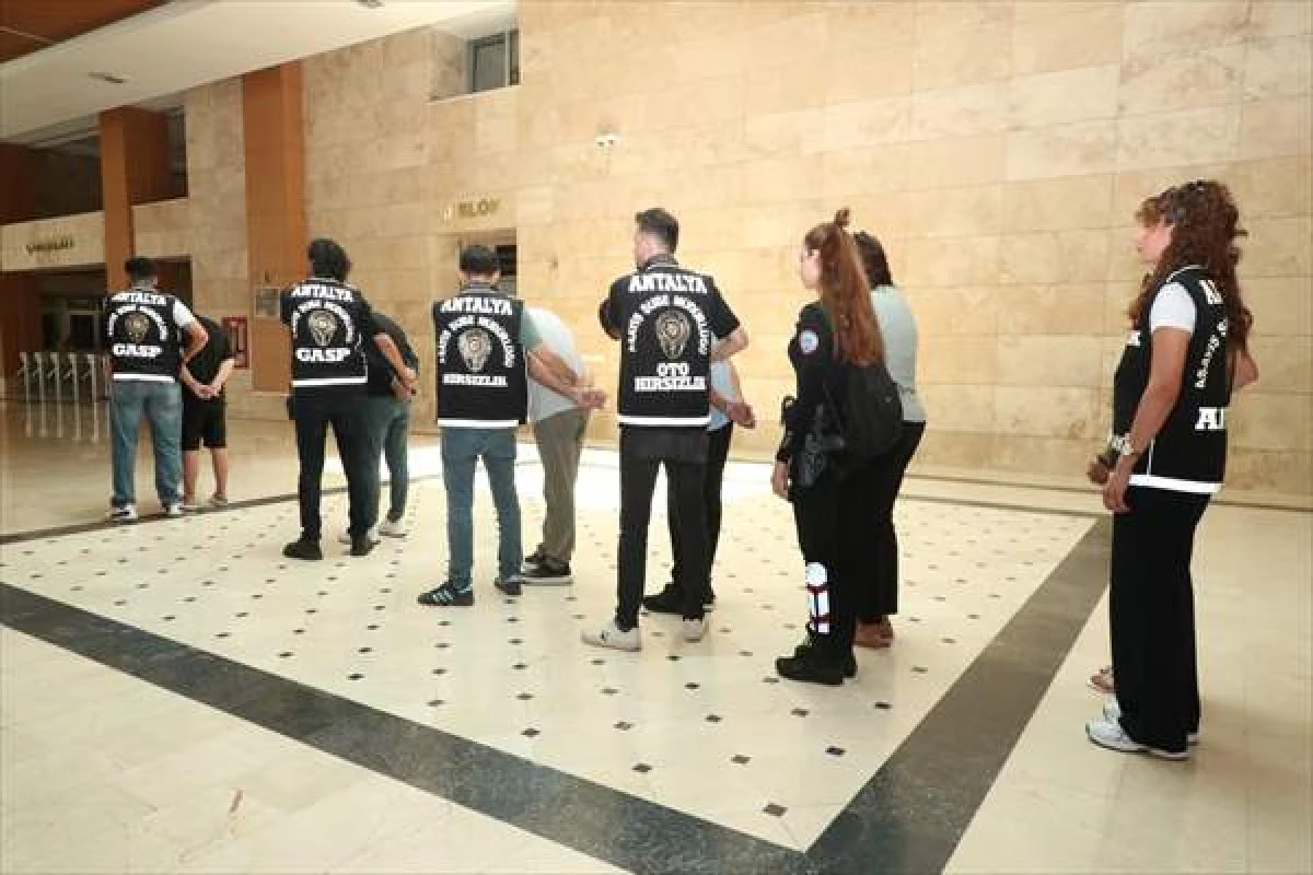 Antalya'da 2 Kişiyi Gasbeden 6 Şüpheli Tutuklandı