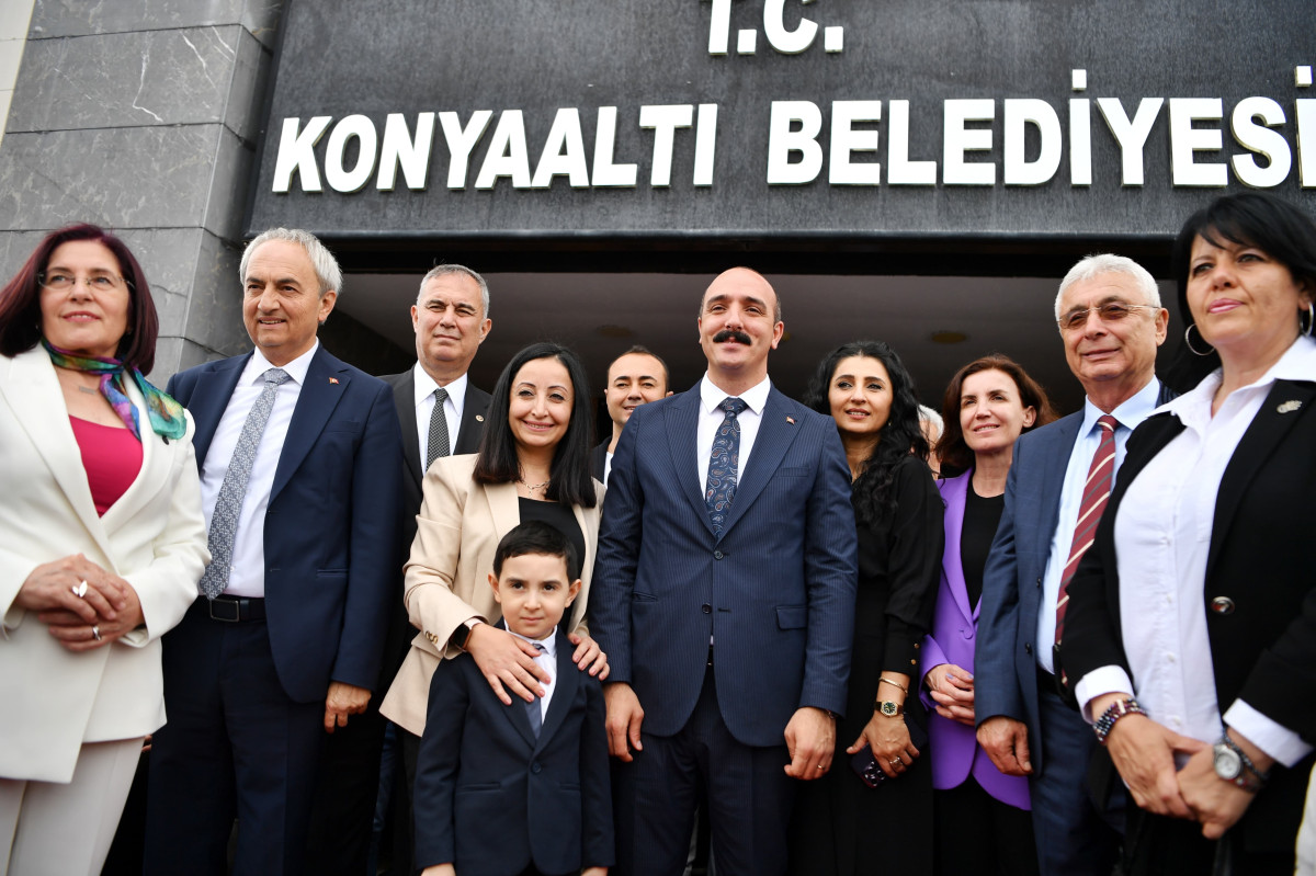 Antalya'da 3 ilçe belediye başkanı mazbatalarını aldı