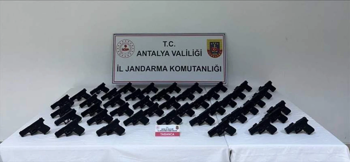 Antalya'da 45 Ruhsatsız Tabanca Ele Ge&ccedil;irildi