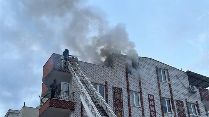 Antalya'da apartman dairesinde çıkan yangın söndürüldü