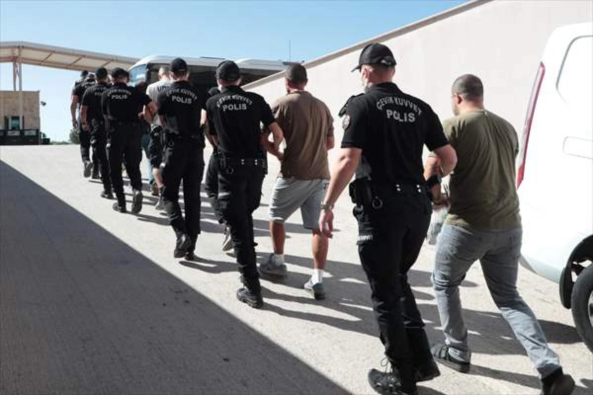 Antalya'da Çeşitli Suçlardan Aranan 186 Kişi Yakalandı