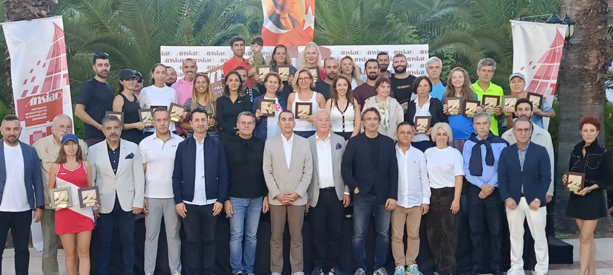 ANTALYA&rsquo;DA CUMHURİYET KUPASI HEYECANI; 468 TENİS&Ccedil;İ KORTLARA &Ccedil;IKTI!