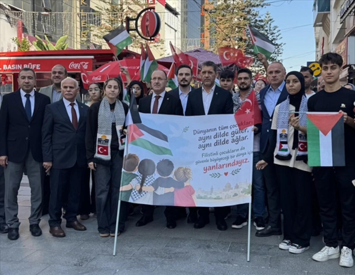 Antalya'da "Gazze İ&ccedil;in Sessiz &Ccedil;ığlık Y&uuml;r&uuml;y&uuml;ş&uuml;" D&uuml;zenlendi