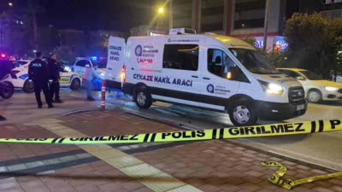 Antalya'da Kamyonun Çarptığı Motosikletin Sürücüsü Hayatını Kaybetti