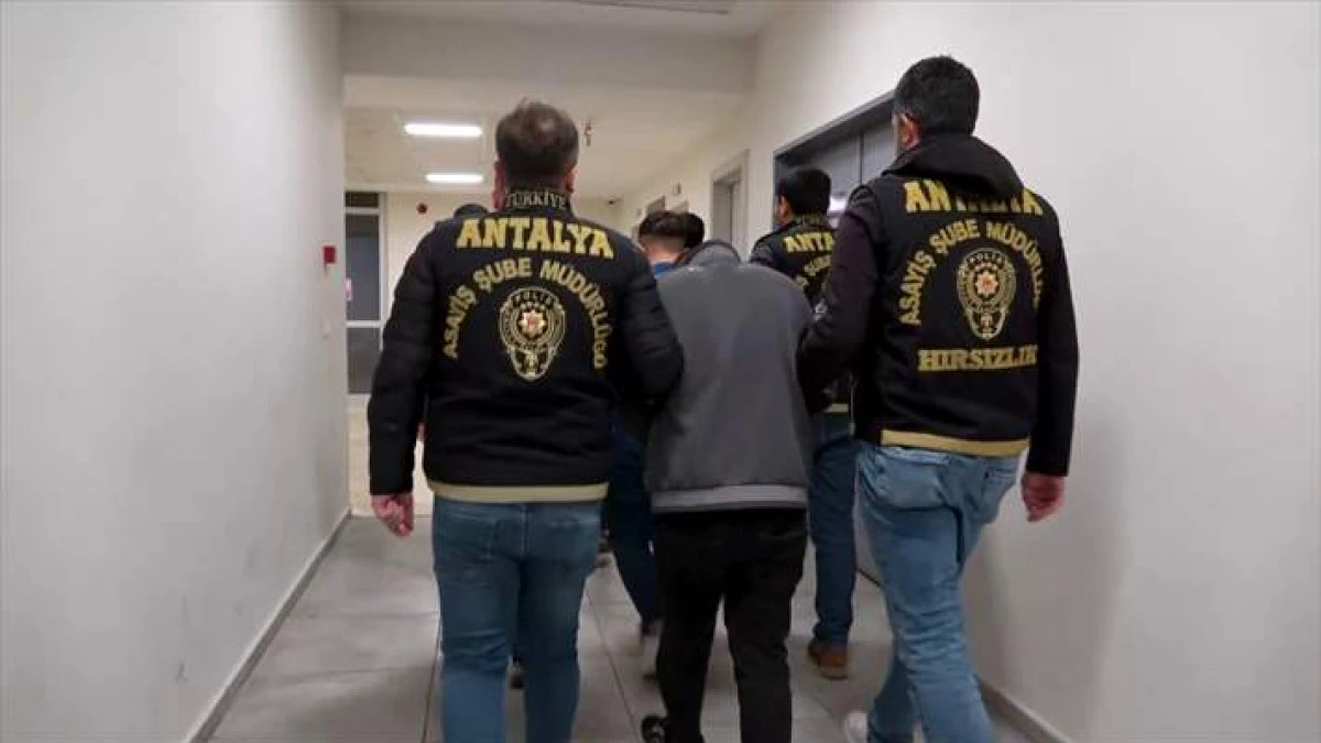 Antalya'da Klima Motoru &Ccedil;alan 3 Zanlı Tutuklandı