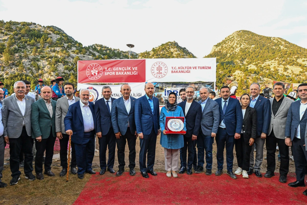 Antalya'da "K&ouml;kb&ouml;r&uuml; M&uuml;sabakaları ve Geleneksel Atlı Spor G&ouml;sterileri" Yapıldı