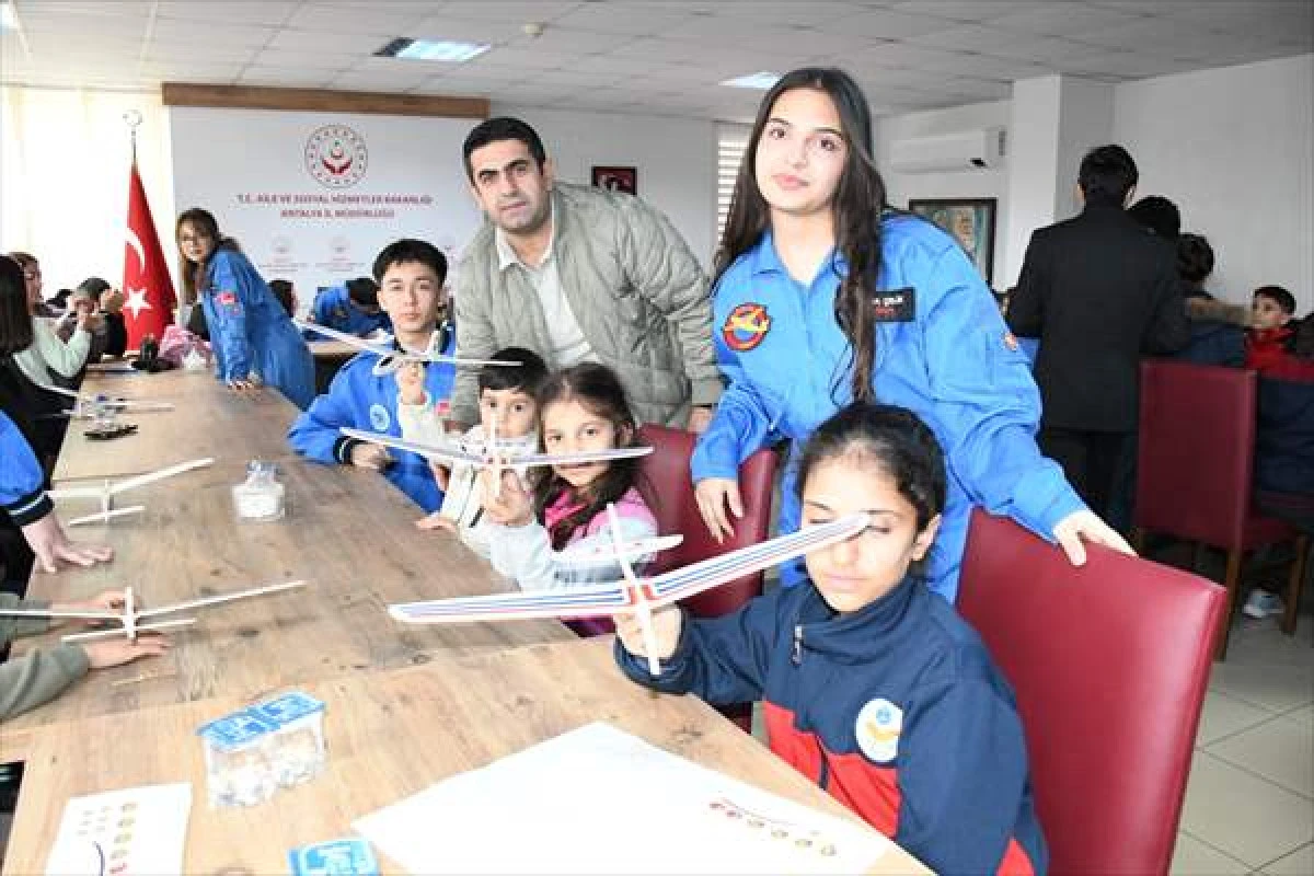 Antalya'da "Model U&ccedil;ak Yapım" Etkinliği D&uuml;zenlendi