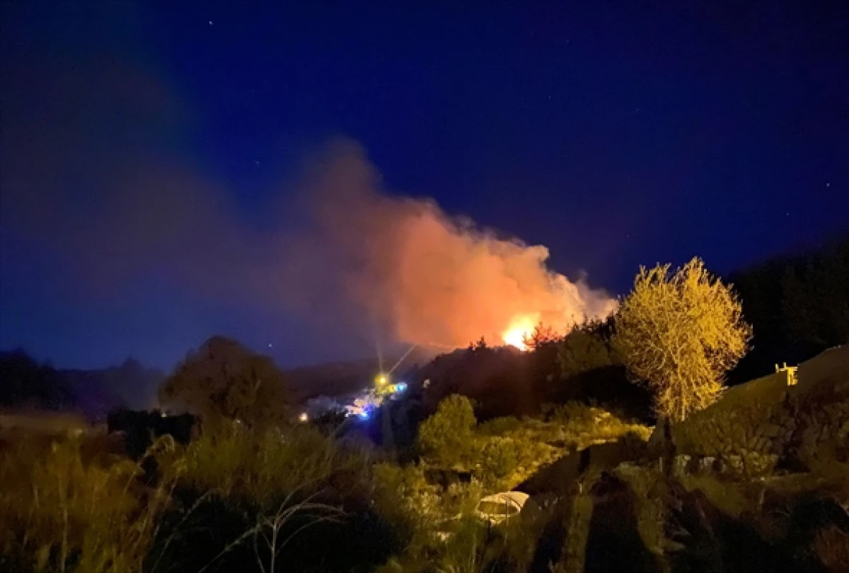 Antalya'da Ormanlık Alanda Yangın &Ccedil;ıktı