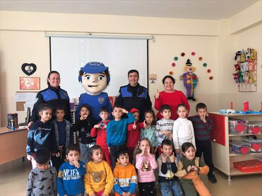Antalya'da polisten öğrencilere eğitim