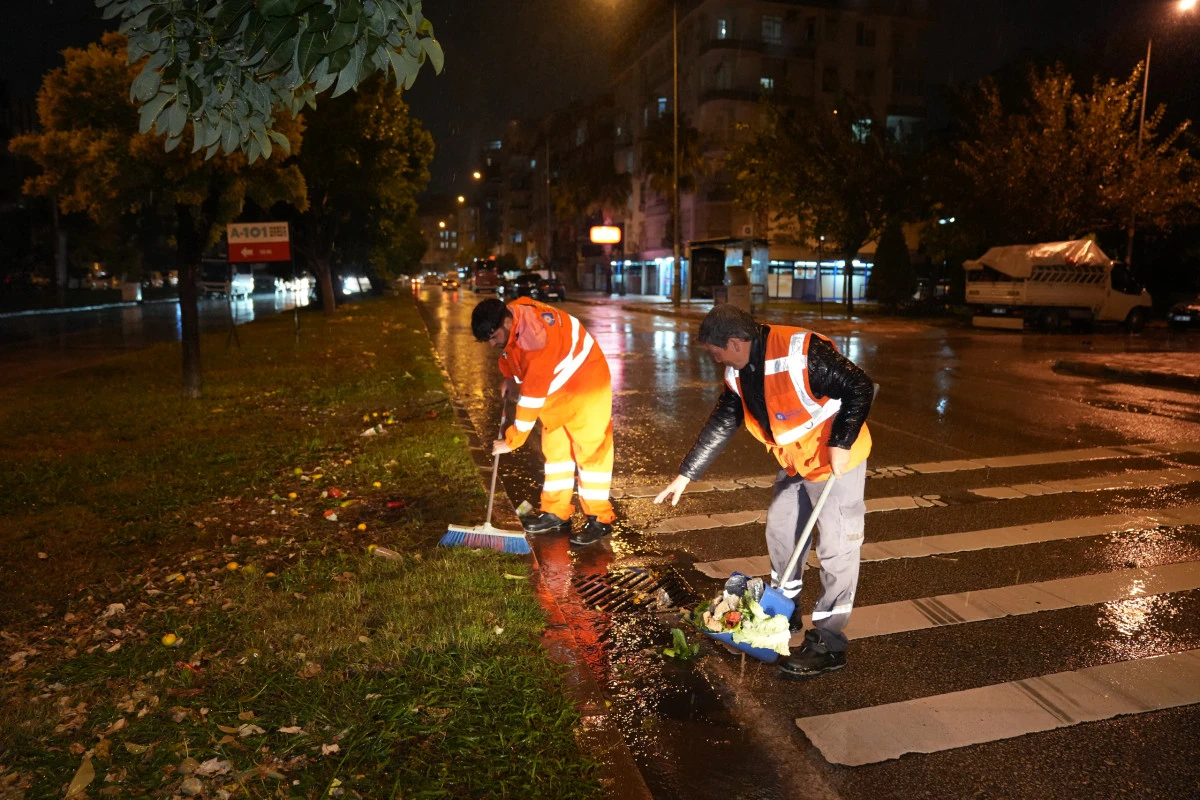 ANTALYA&rsquo;DA SAĞANAK ALARMI; 478 PERSONEL, 347 İŞ MAKİNESİ SAHADA!