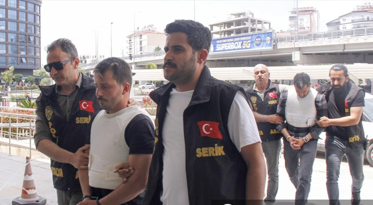 Antalya'da Silahlı Kavgada 3 Kişi Hayatını Kaybetti