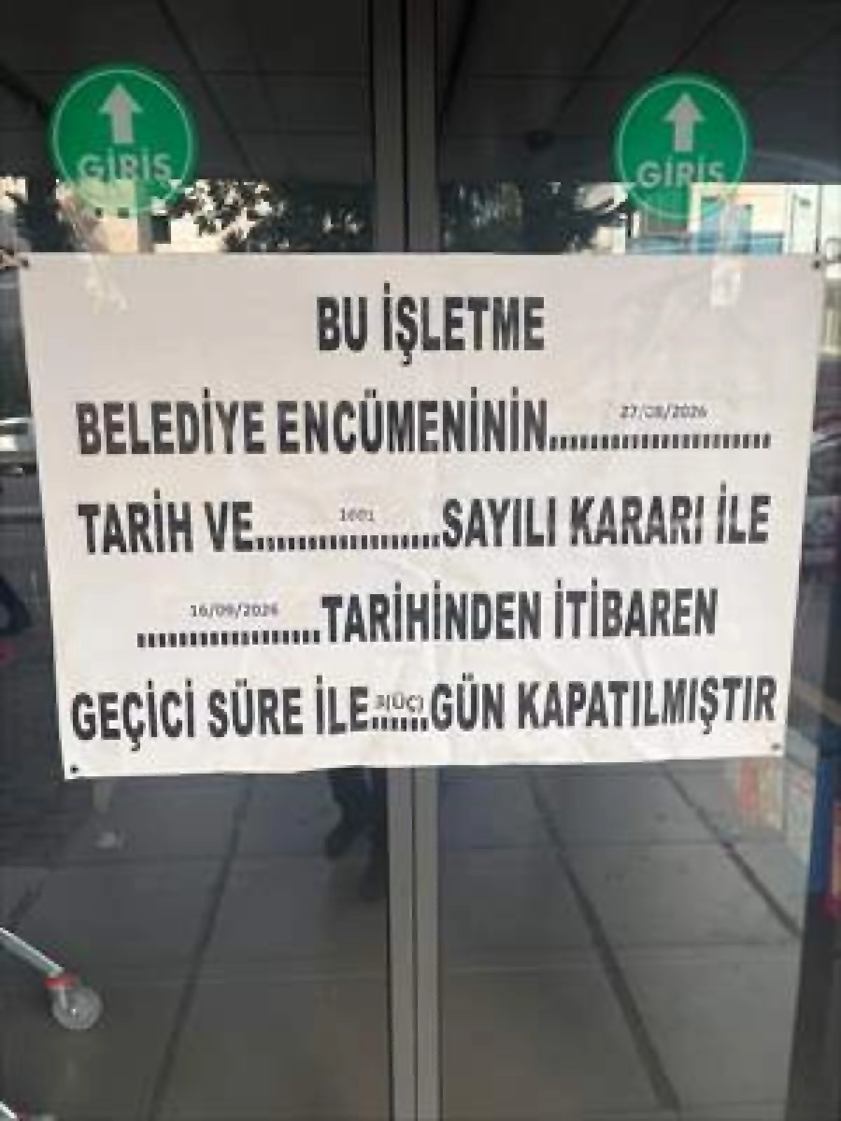 Antalya'da Son T&uuml;ketim Tarihi Ge&ccedil;miş Gıda Satan Zincir Market M&uuml;h&uuml;rlendi