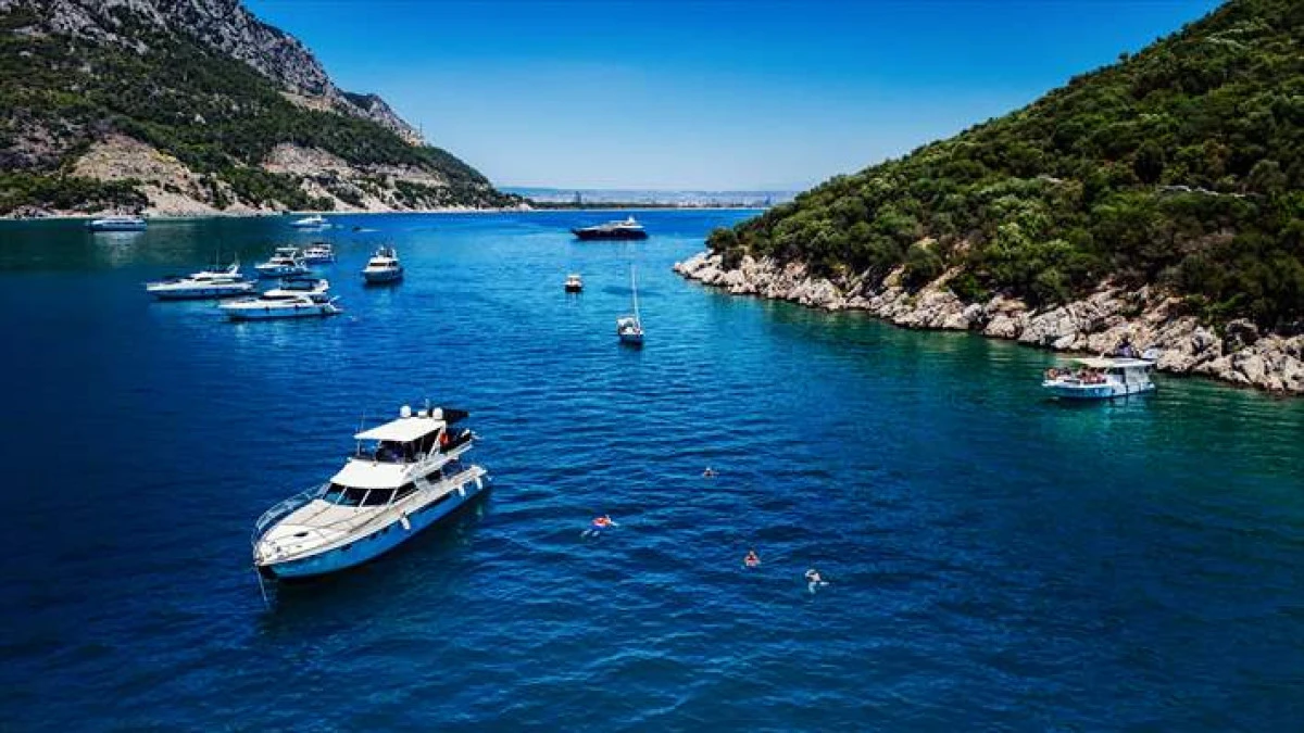 Antalya'daki Sı&ccedil;an Adası Yat Ve Teknelerin Uğrak Noktası Oldu