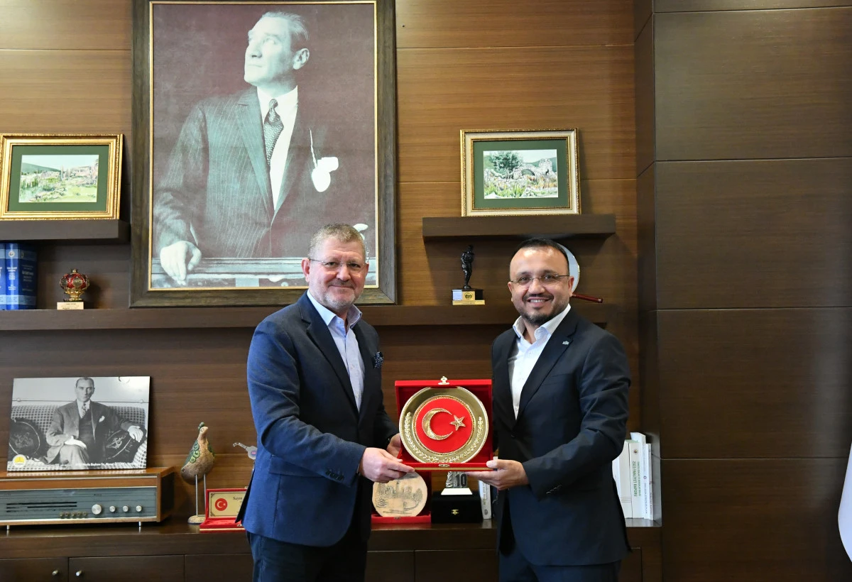 ANTALYA&rsquo;NIN GELECEĞİ RAYLARDA VE MODERN YOLLARDA ŞEKİLLENECEK