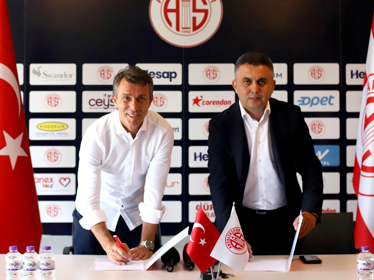 Antalyaspor, Teknik Direkt&ouml;r B&uuml;lent Korkmaz İle S&ouml;zleşme İmzaladı