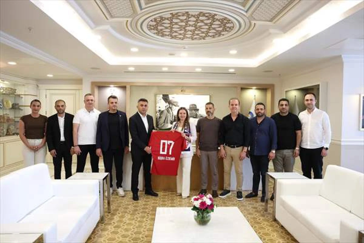 Antalyaspor y&ouml;netimi, Antalya B&uuml;y&uuml;kşehir Belediye Başkan Vekili &Ouml;zdemir'i Ziyaret Etti