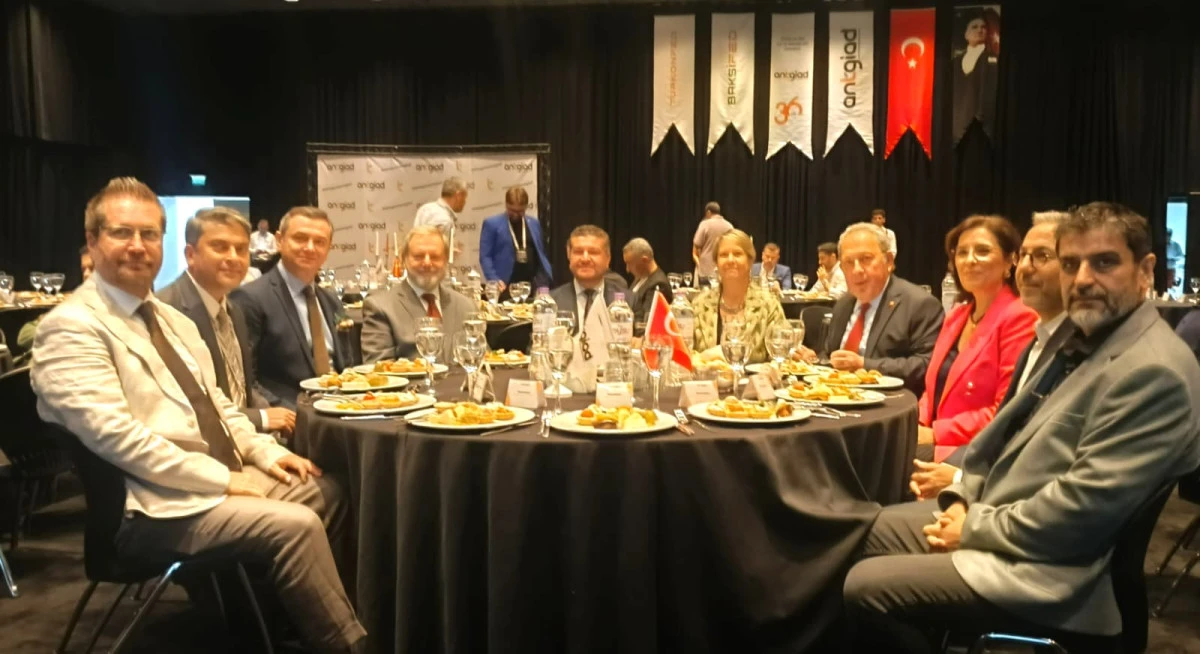 ANTGİAD&rsquo;da Ekonomi Ve Siyaset G&uuml;ndemi; T&uuml;rkiye&rsquo;nin &Ouml;n&uuml;ndeki B&uuml;y&uuml;k Sınav Masaya Yatırıldı