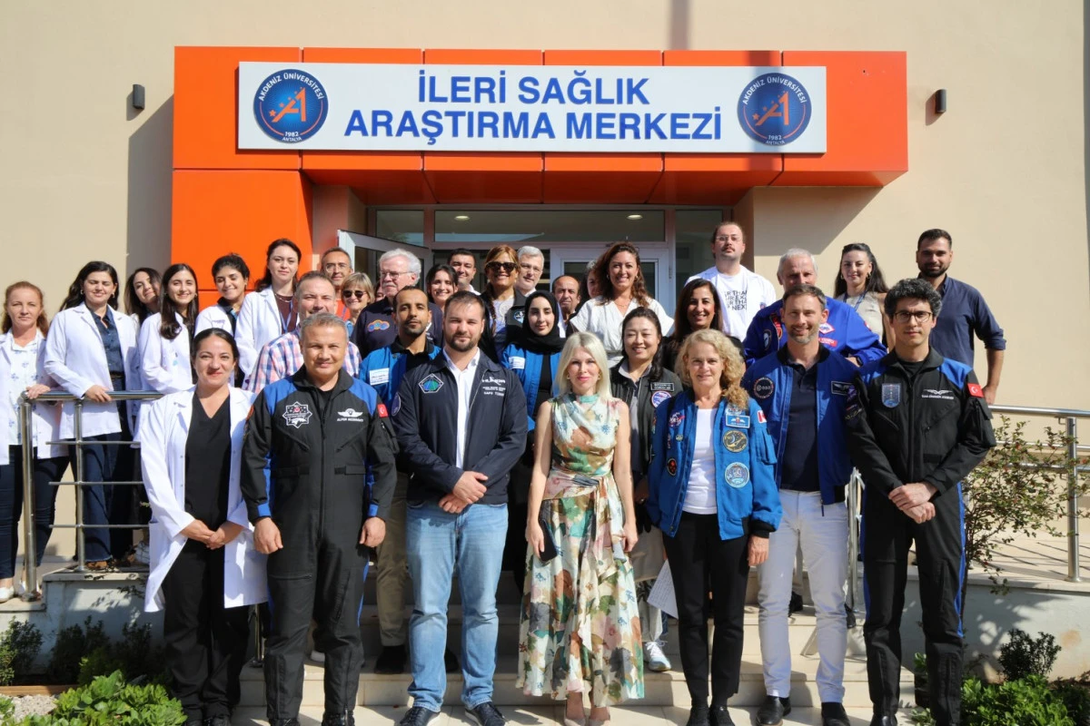 Astronotlar Antalya&rsquo;da &Ccedil;ocuklarla ve Gen&ccedil;lerle Buluştu