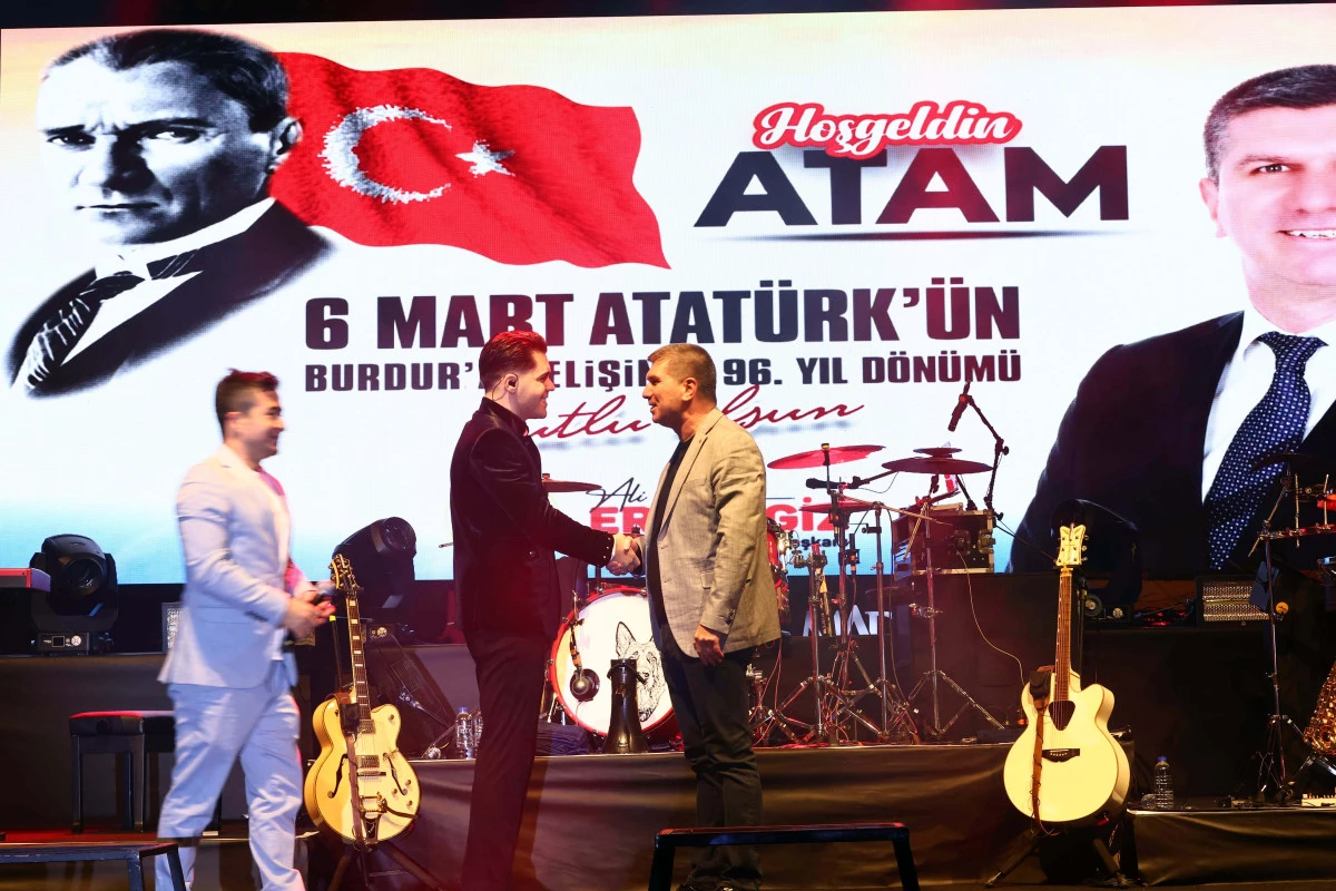 Atat&uuml;rk&rsquo;&uuml;n Burdur&rsquo;a Gelişi Emir Can İğrek Konseriyle Kutlandı