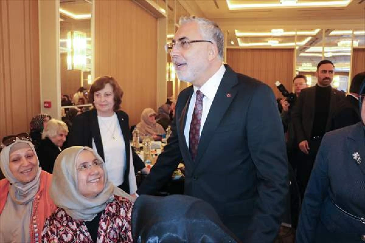 Bakan Işıkhan: "Kadın G&uuml;&ccedil;l&uuml;yse T&uuml;rkiye G&uuml;&ccedil;l&uuml;d&uuml;r"