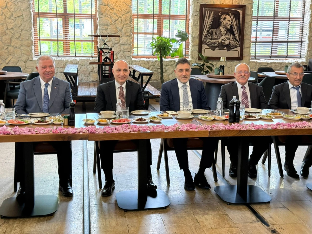 BAŞKAN &Ccedil;ELİK TALEP ETTİ, VAKIFBANK GENEL M&Uuml;D&Uuml;R&Uuml; ARSLAN S&Ouml;Z&Uuml; VERDİ