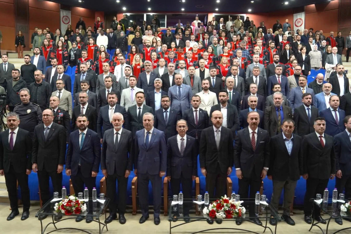BİLAL ERDOĞAN&rsquo;DAN ISPARTA&rsquo;DA GEN&Ccedil;LERE KRİTİK MESAJ: "K&Ouml;ŞEYİ D&Ouml;NMEYİ DEĞİL, EMEK VERMEYİ SE&Ccedil;İN"