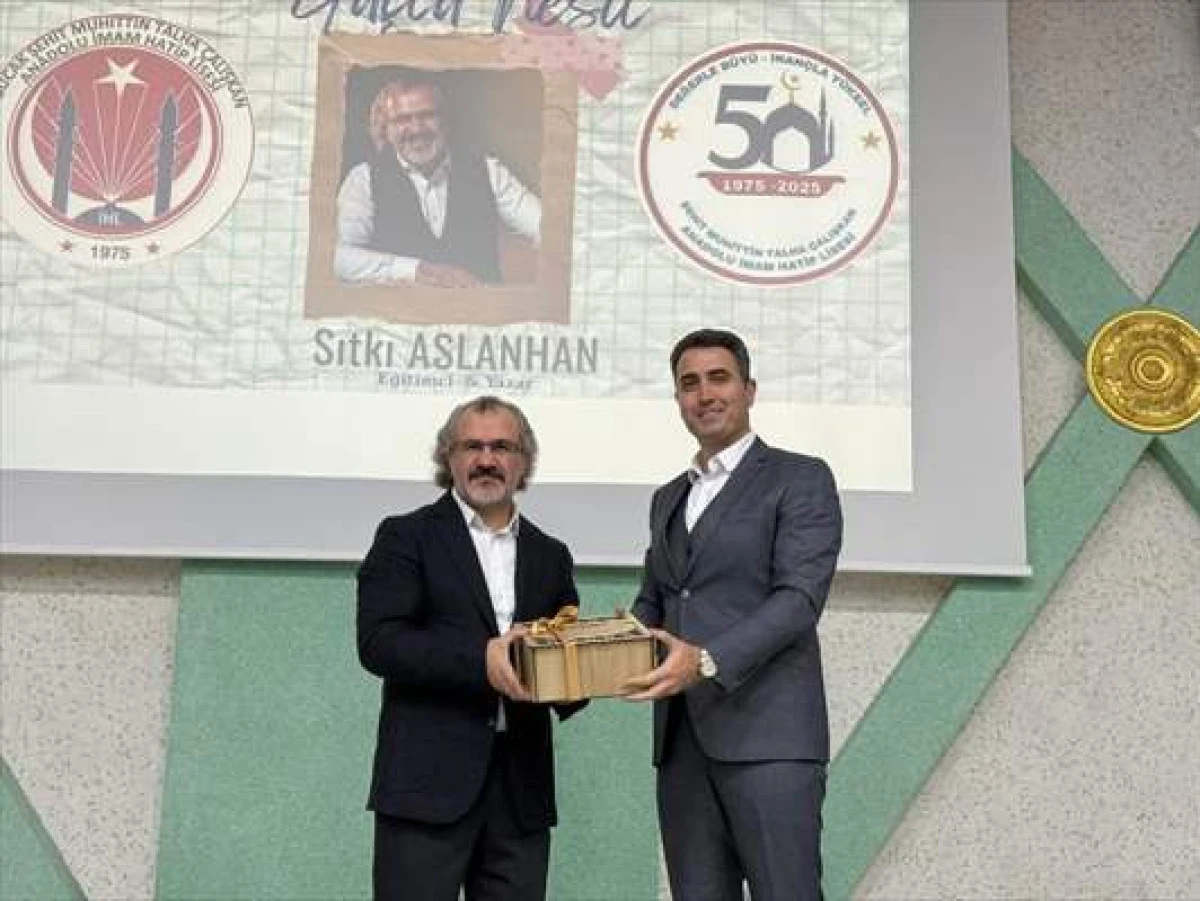 Bucak'ta "G&uuml;&ccedil;l&uuml; Aile, G&uuml;&ccedil;l&uuml; Nesil" Konferansı D&uuml;zenlendi