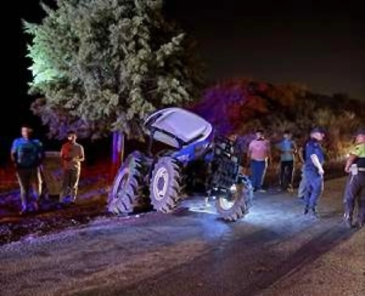 Burdur'da Otomobil İle Traktör Çarpıştı, 6 Kişi Yaralandı