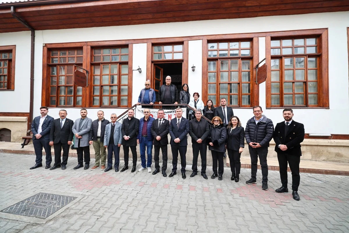 Burdur’da Sofralar Paylaşılıyor: Askıda Yemekle Dayanışma Büyüyor!