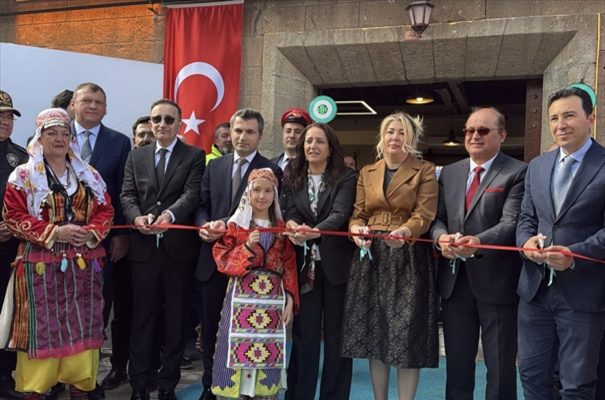 Burdur'da Tarihi Tren Garında Millet Kıraathanesi A&ccedil;ıldı