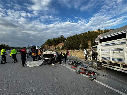  Burdur'daki Trafik Kazasında 3 Kişi Öldü, 2 Kişi Yaralandı
