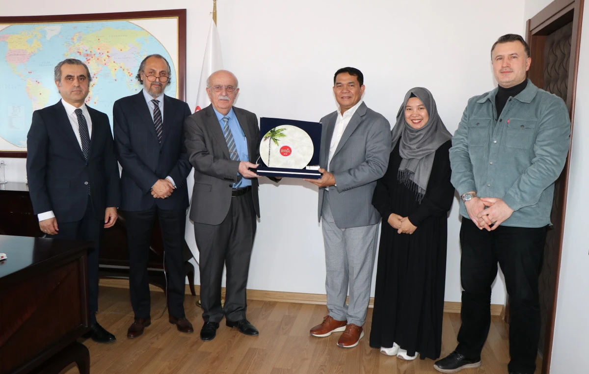 Cansuyu, D&uuml;nyaya Uzanan G&ouml;n&uuml;l K&ouml;pr&uuml;s&uuml;n&uuml; Ankara&rsquo;da Kurdu