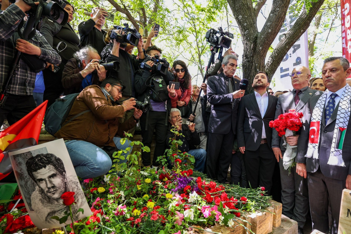 CHP Genel Başkanı Özel, Gezmiş, Aslan ve İnan'ı mezarları başında andı