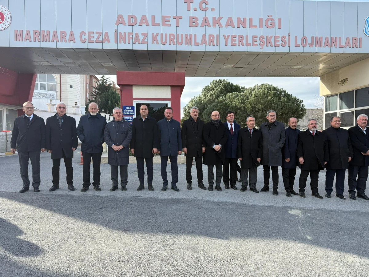 CHP&rsquo;li İl Başkanları Silivri&rsquo;de: &ldquo;Adalet İ&ccedil;in Buradayız&rdquo;