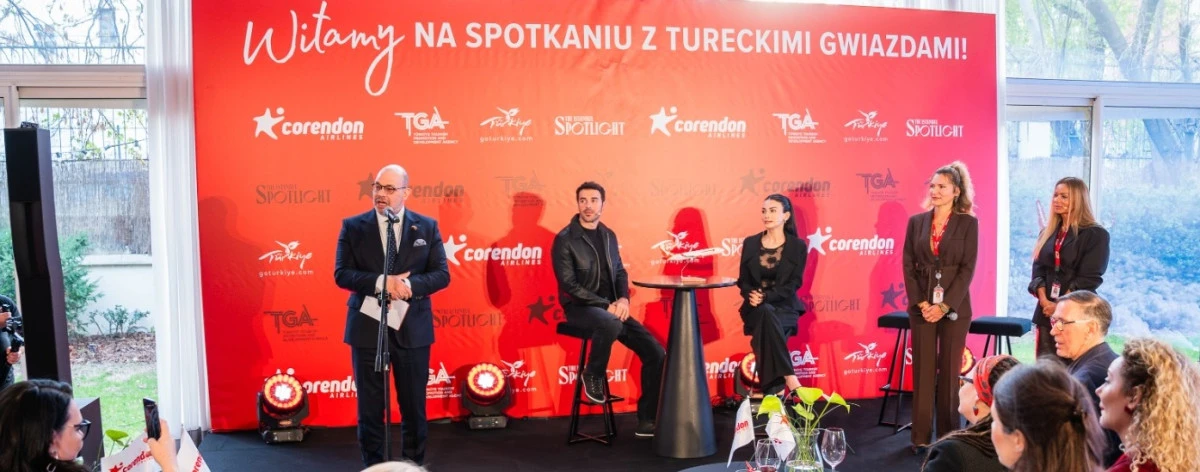 Corendon Airlines, T&uuml;rk Dizilerinin Yıldızlarını Varşova&rsquo;da Hayranlarıyla Buluşturdu