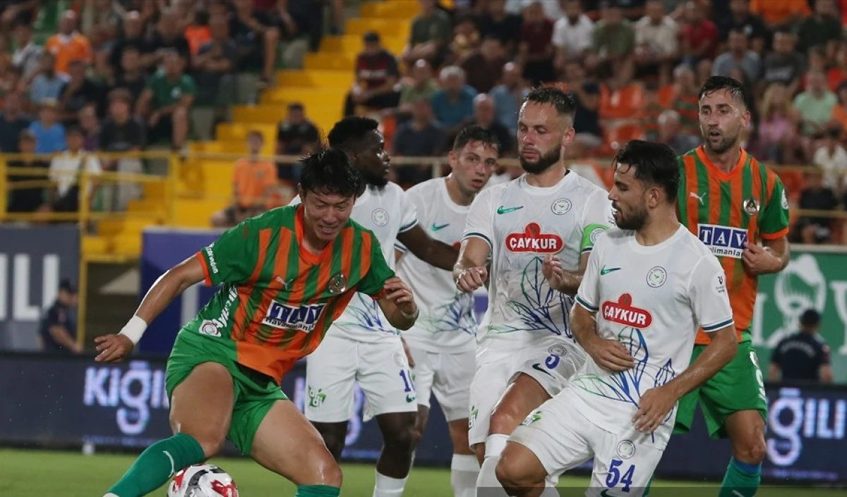  Corendon Alanyaspor: 0 - Çaykur Rizespor: 0