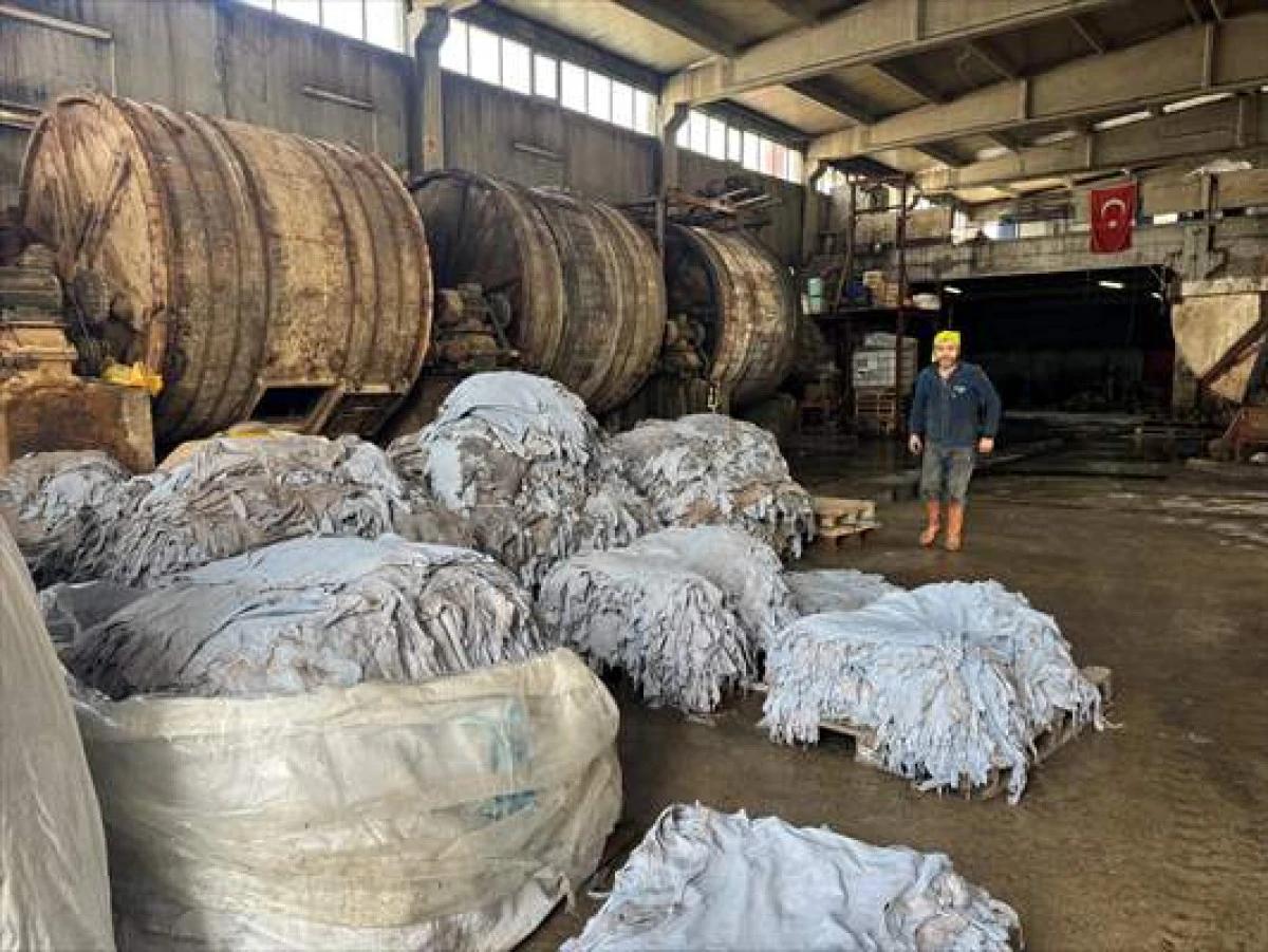 D&uuml;nya Vitrinine &Ccedil;ıkan Ayakkabıların Astarı Isparta'da &Uuml;retiliyor