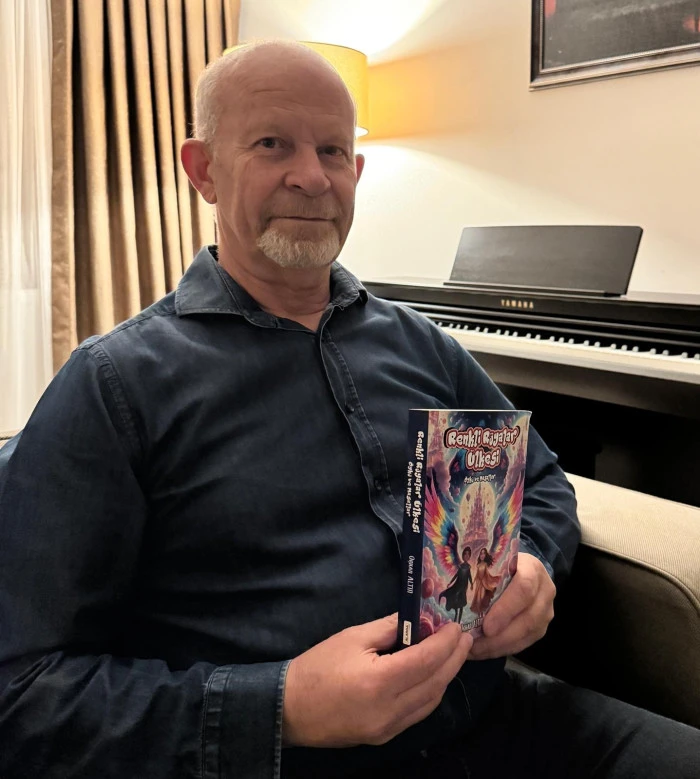 Emekli Öğretmen Orhan Altın’dan Yeni Kitap: “Renkli Rüyalar Ülkesinde”