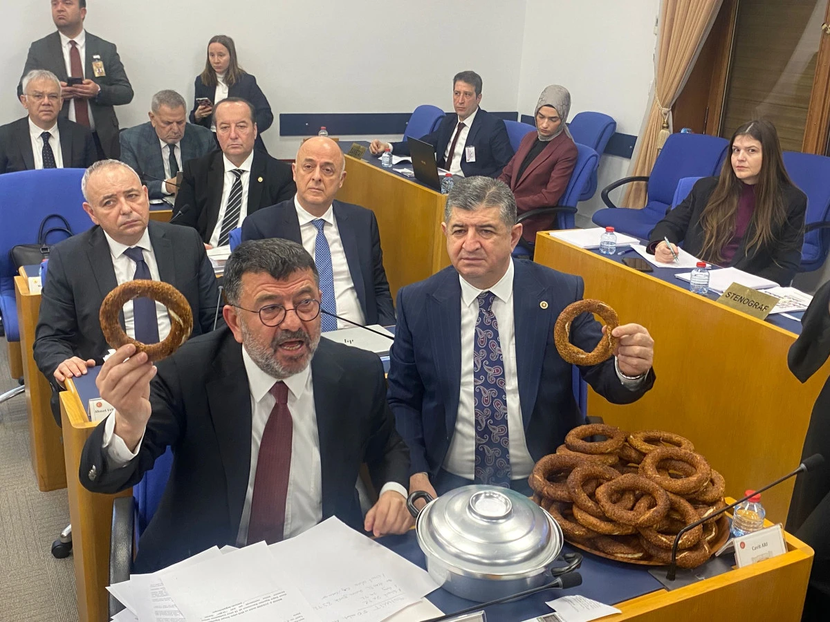 EMEKLİNİN SESİ MECLİS&rsquo;TE Y&Uuml;KSELDİ: "HAK ARAMAK ŞOV DEĞİLDİR!"