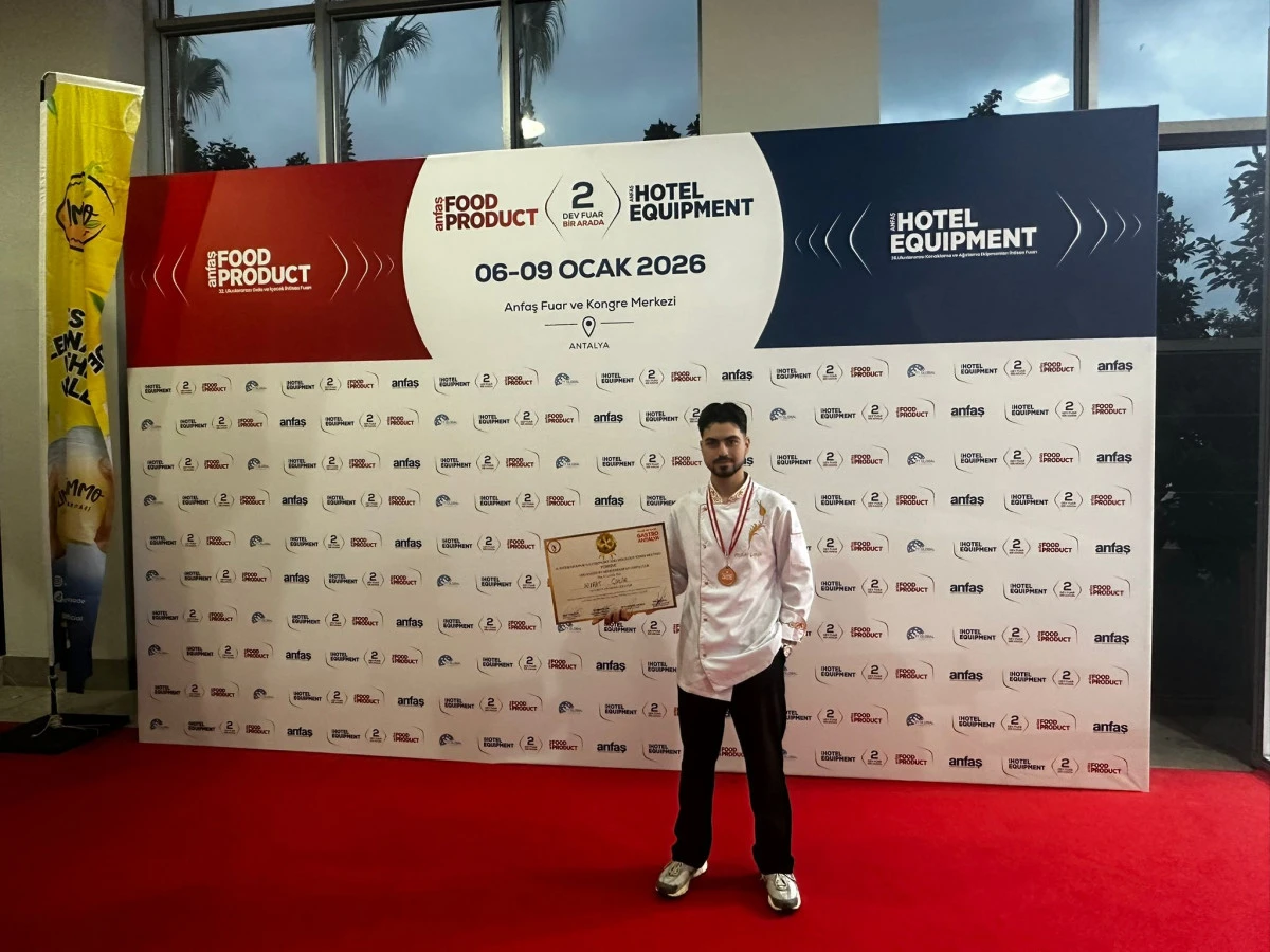 Uluslararası Arenada T&uuml;rk İmzası: Gen&ccedil; Şef Murat &Ccedil;akar&rsquo;dan Altın Başarı