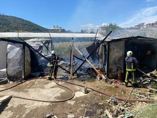 Gazipaşa'da Çıkan Yangında 2 Konteyner Zarar Gördü
